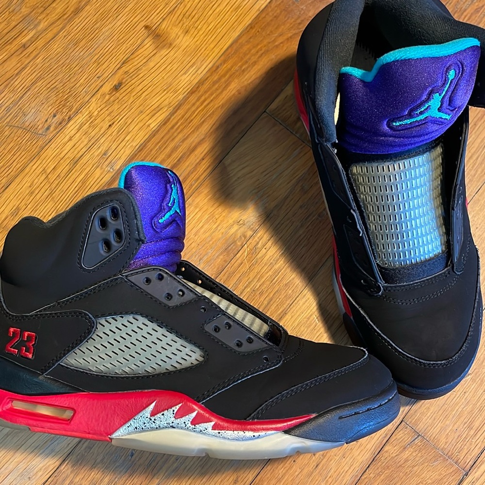 Jordan 5 fire red metallic grapes size 8.5